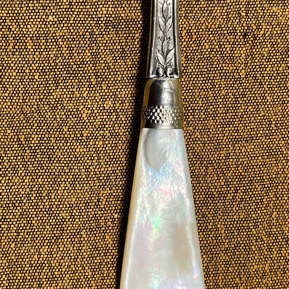 Pearl-Handled Tomato or Pancake Server Silver & Silver-plated - Victorian